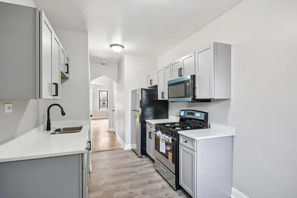 $1,350 | 2444 East 78th Street, Unit 3, Chicago, IL 60649