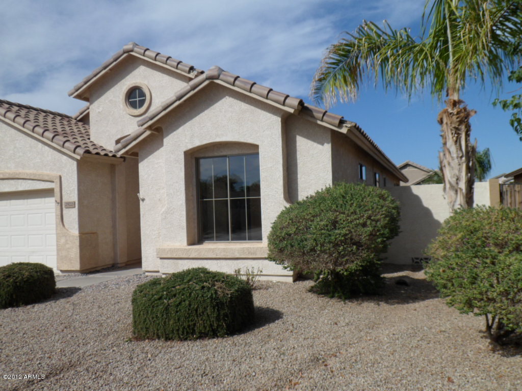2522 South Martingale Road Gilbert, AZ 85295 - Photo 3 of 18 West Side