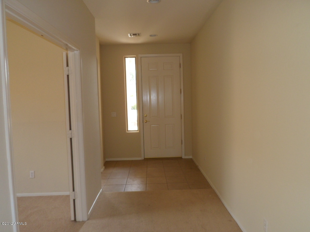2522 South Martingale Road Gilbert, AZ 85295 - Photo 5 of 18 Entry