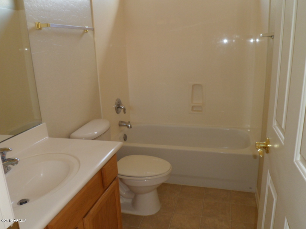 2522 South Martingale Road Gilbert, AZ 85295 - Photo 7 of 18 Hall Bath