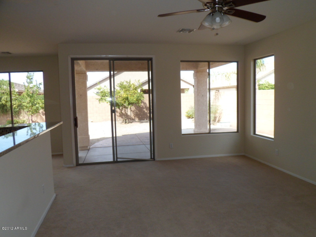 2522 South Martingale Road Gilbert, AZ 85295 - Photo 8 of 18 Living Area