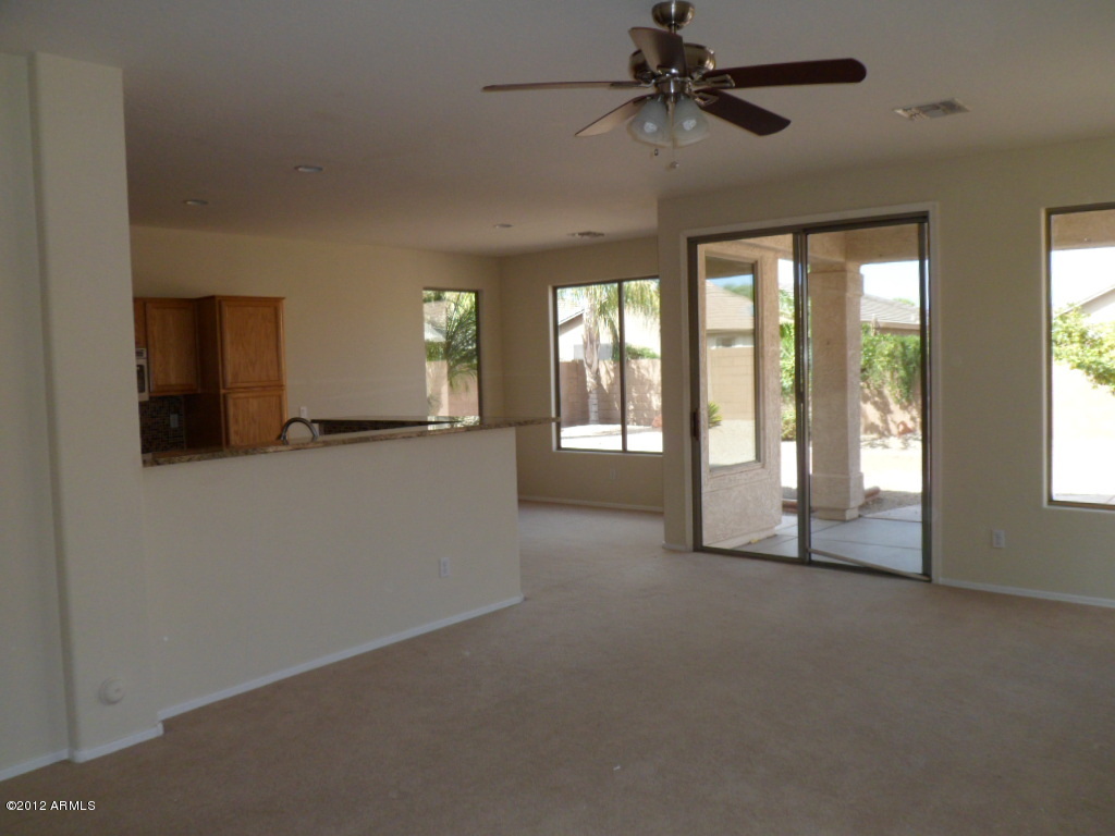 2522 South Martingale Road Gilbert, AZ 85295 - Photo 9 of 18 Great Room