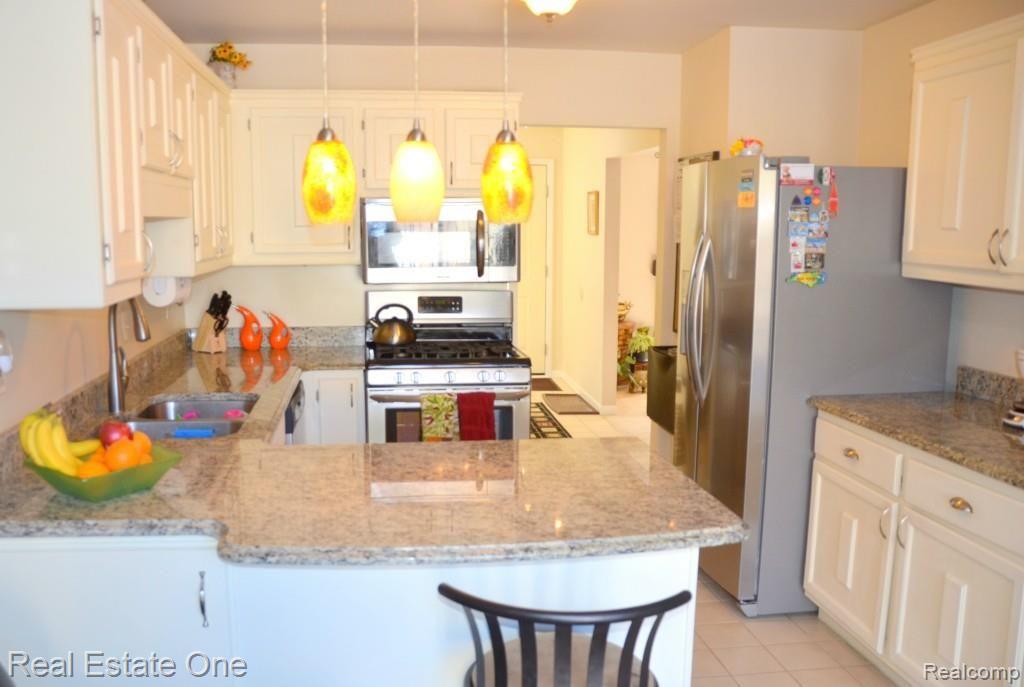1455 Lantern Lane Rochester, MI 48306 - Photo 16 of 27 13.jpg