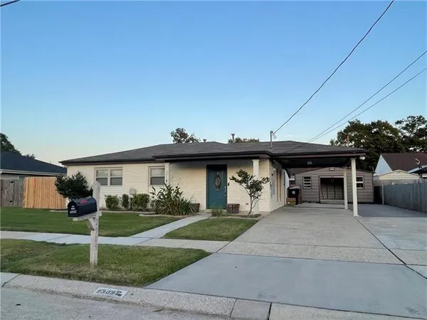 $1,700 | 2309 Rosetta Drive, Chalmette, LA 70043