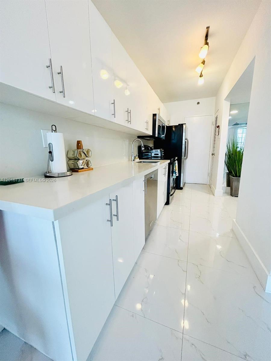 100 Lincoln Road, Unit 1526 Miami Beach, FL 33139 - Photo 3 of 9