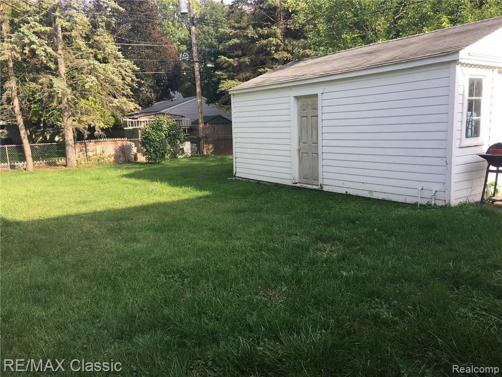 18232 Fox Redford, MI 48240 - Photo 3 of 11