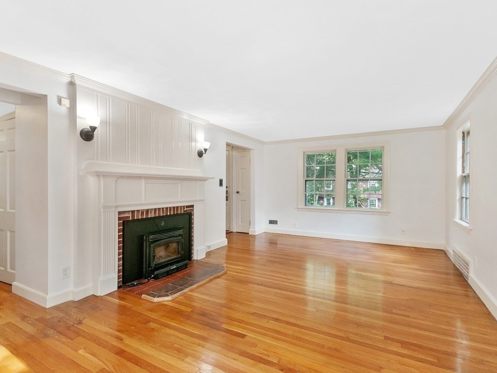 10 Craftsland Road Brookline, MA 02467 - Photo 4 of 31