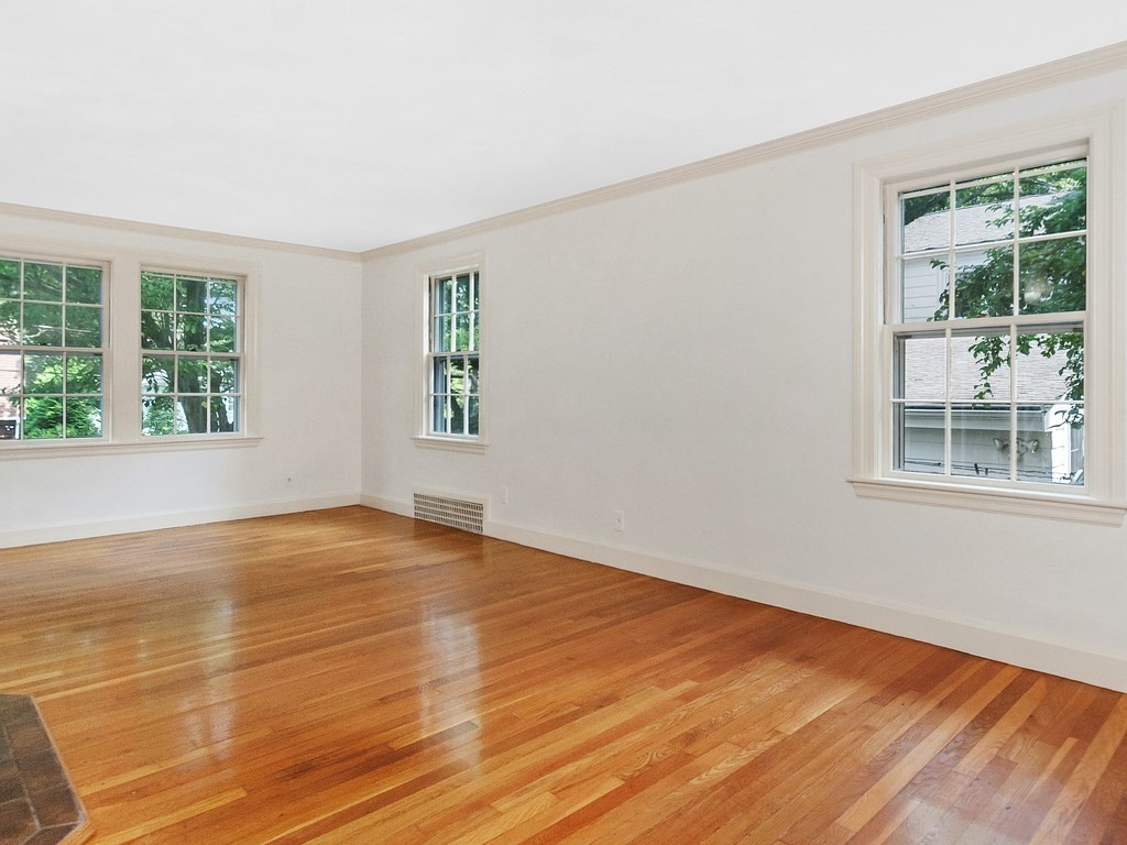 10 Craftsland Road Brookline, MA 02467 - Photo 5 of 31