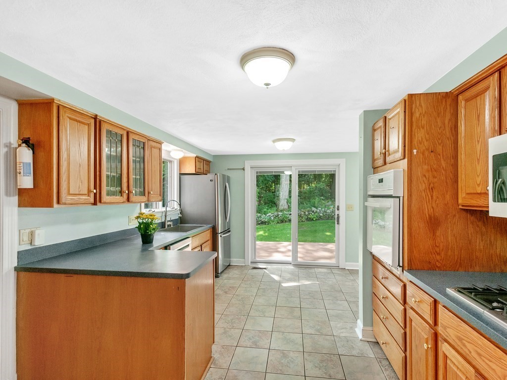 10 Craftsland Road Brookline, MA 02467 - Photo 9 of 31