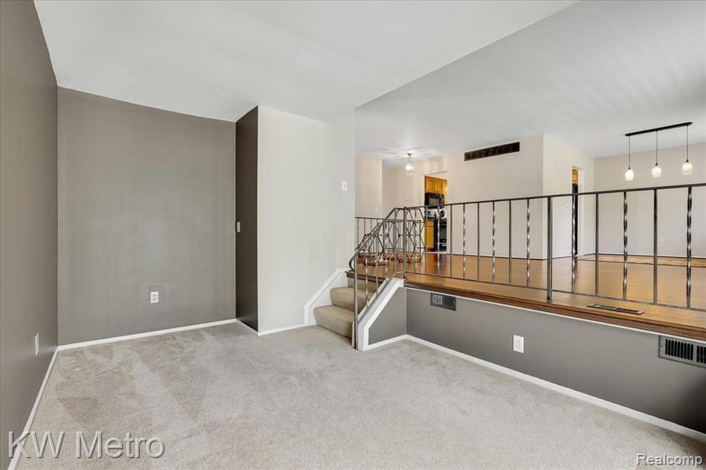 1411 Deerhurst Court Rochester Hills, MI 48307 - Photo 7 of 48