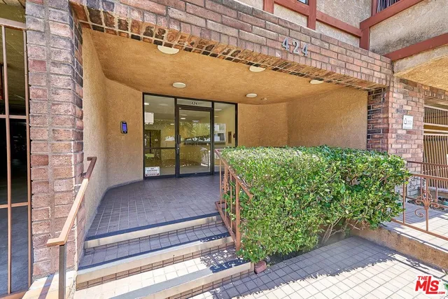 a view of a pathway of a building