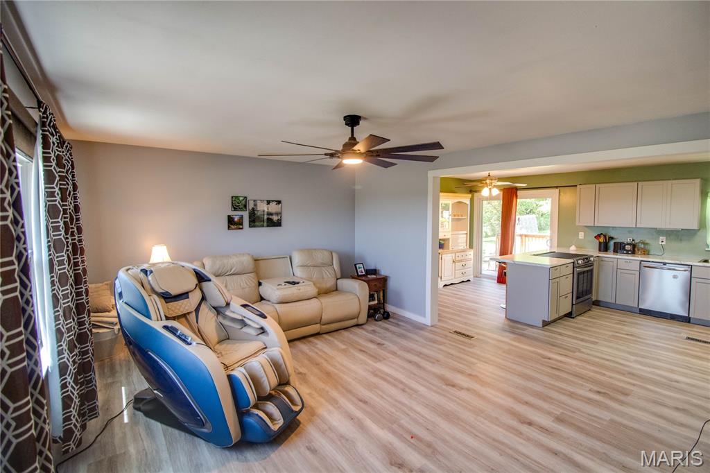 117 South Hamilton Street Otterville, IL 62052 - Photo 9 of 37