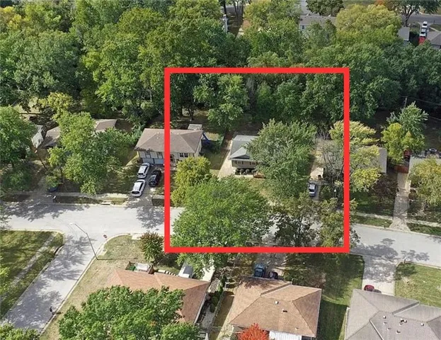 $284,999 | 7640 Northwest Milrey Drive, Kansas City, MO 64152