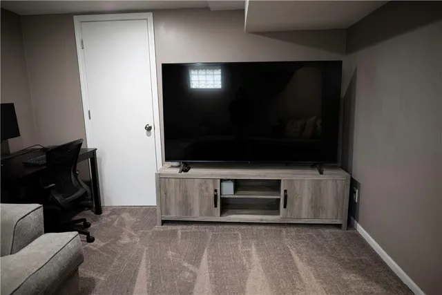 $284,999 | 7640 Northwest Milrey Drive, Kansas City, MO 64152