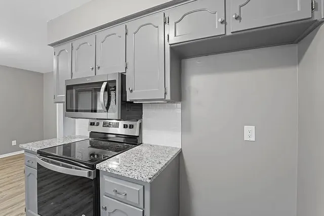 $343,950 | 7640 Northwest Milrey Drive, Kansas City, MO 64152