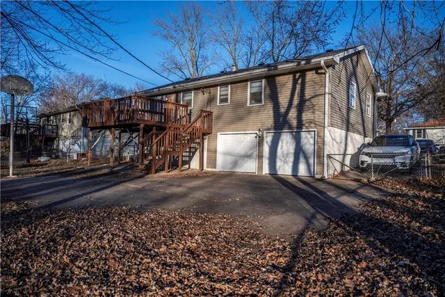 $284,999 | 7640 Northwest Milrey Drive, Kansas City, MO 64152