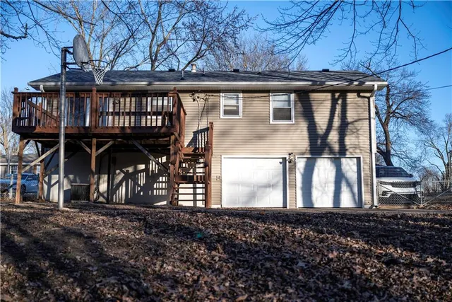 $284,999 | 7640 Northwest Milrey Drive, Kansas City, MO 64152