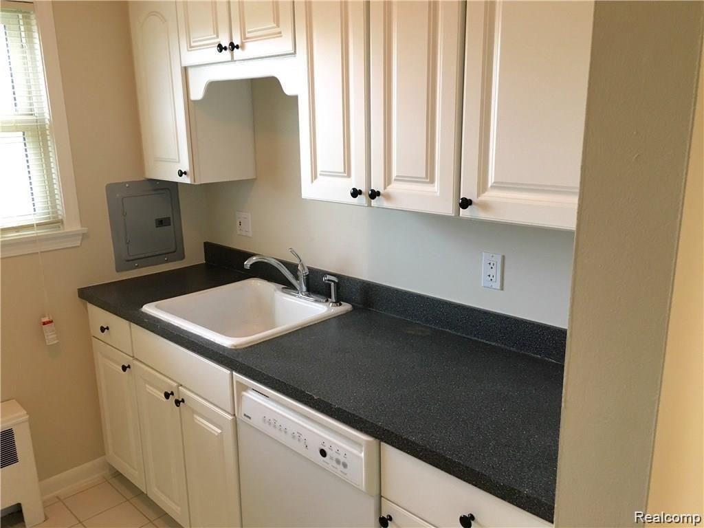 2910 West 13 Mile Road Royal Oak, MI 48073 - Photo 7 of 11