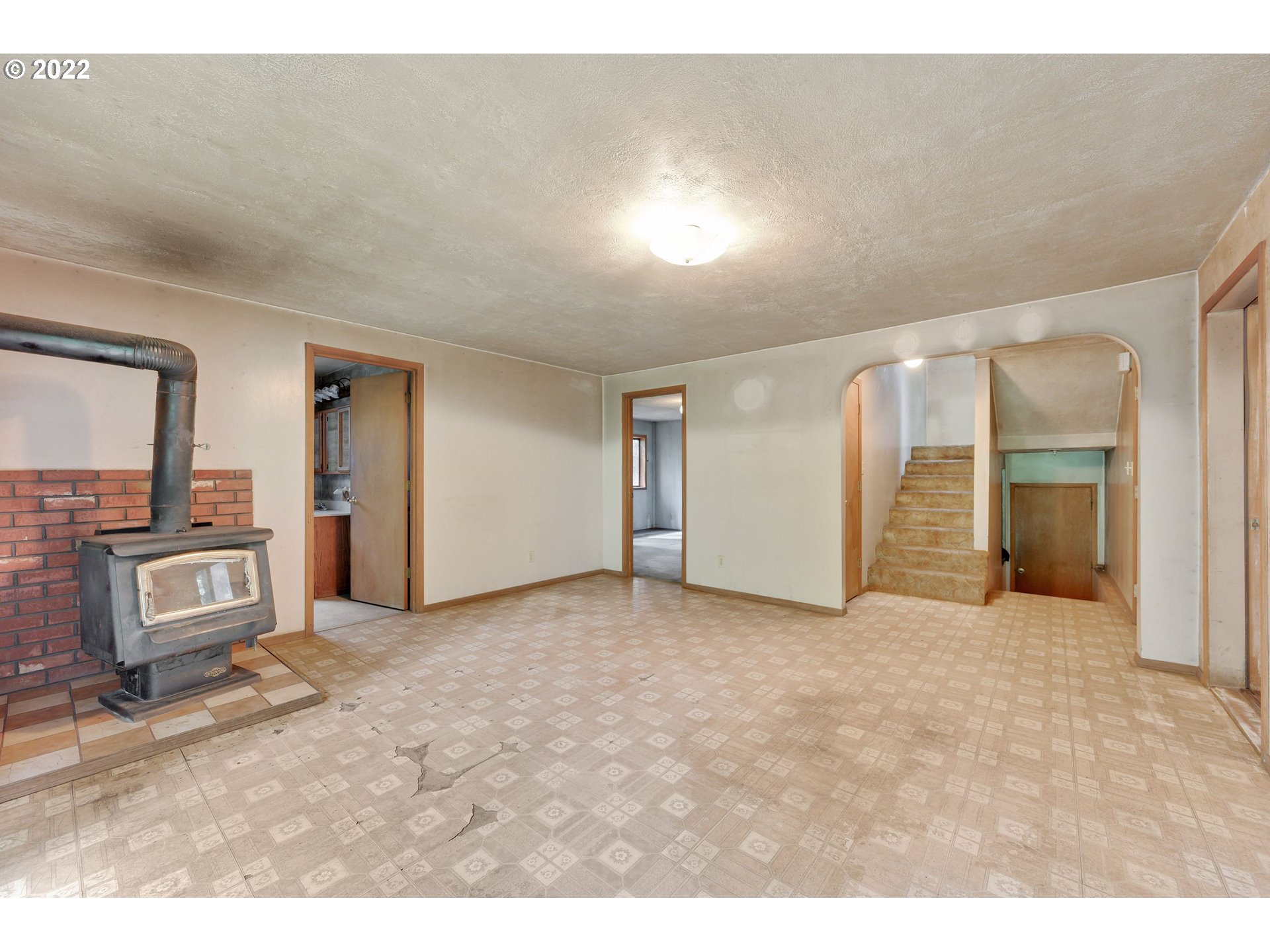 30665 South Partridge Road Colton, OR 97017 - Photo 2 of 20 a view of a livingroom with an empty space and a fireplace