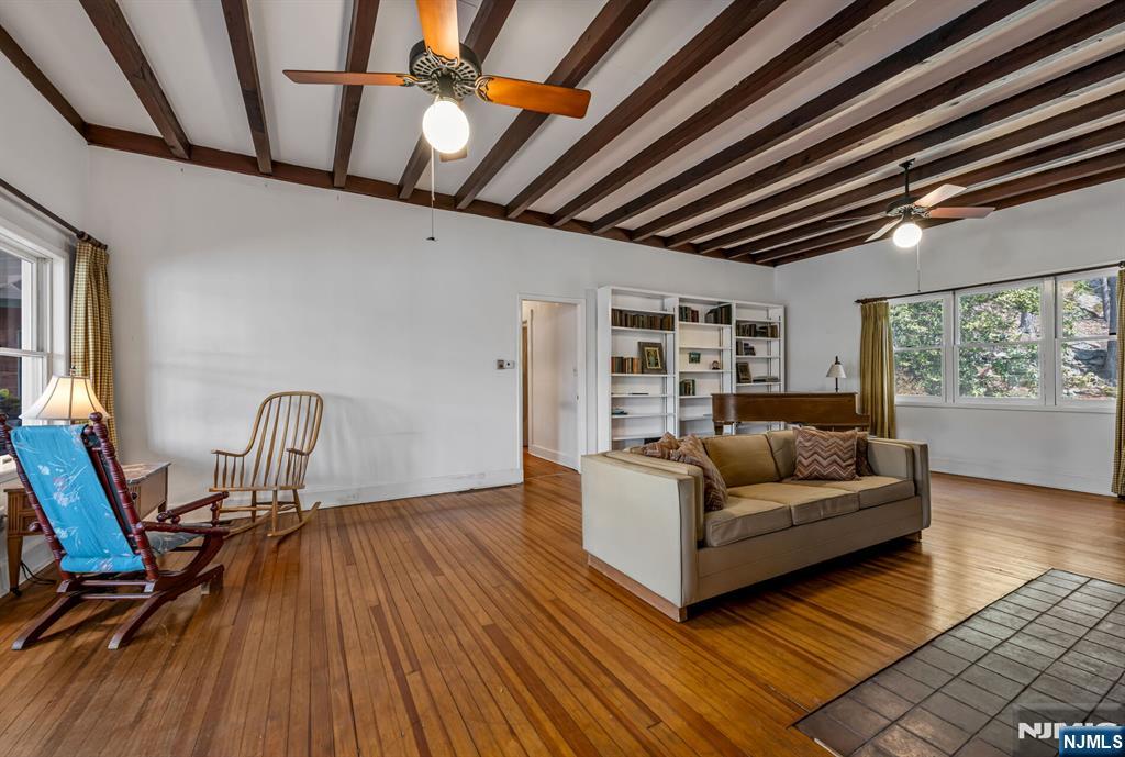 27 Middle Road Bloomingdale, NJ 07420 - Photo 11 of 48