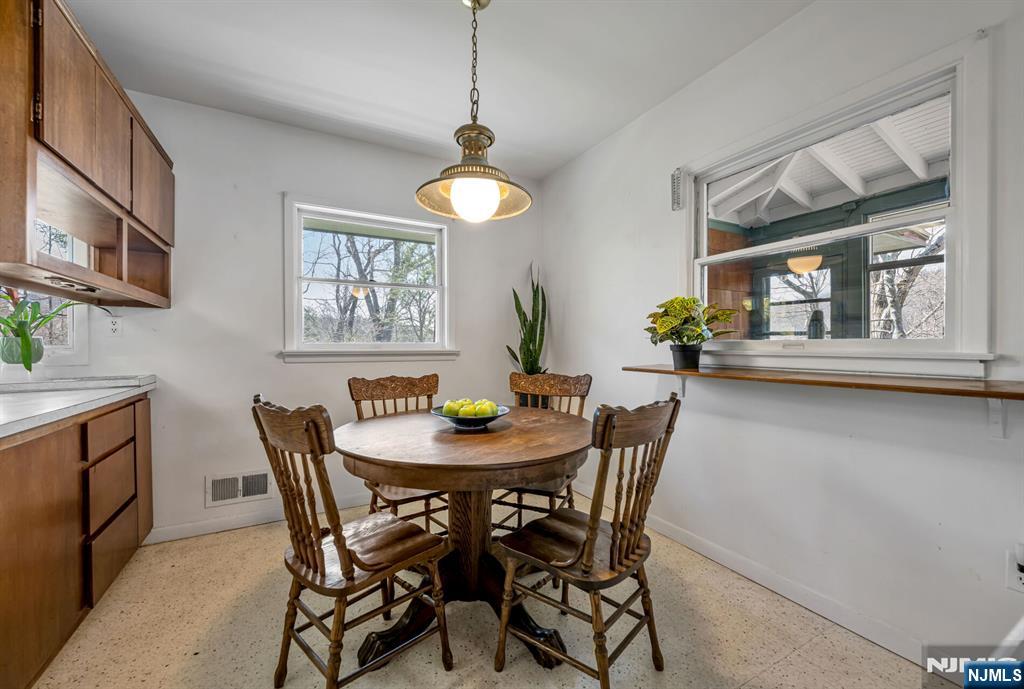 27 Middle Road Bloomingdale, NJ 07420 - Photo 15 of 48