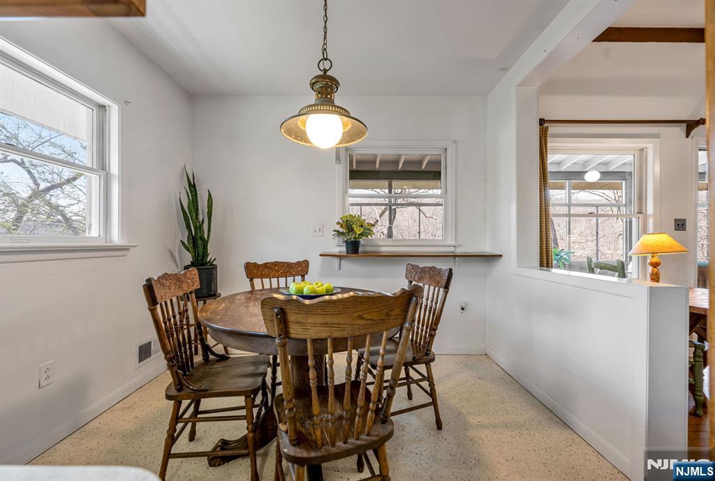 27 Middle Road Bloomingdale, NJ 07420 - Photo 16 of 48