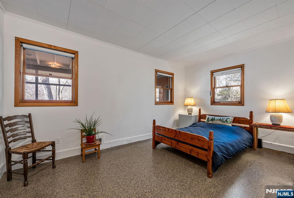 27 Middle Road Bloomingdale, NJ 07420 - Photo 17 of 48