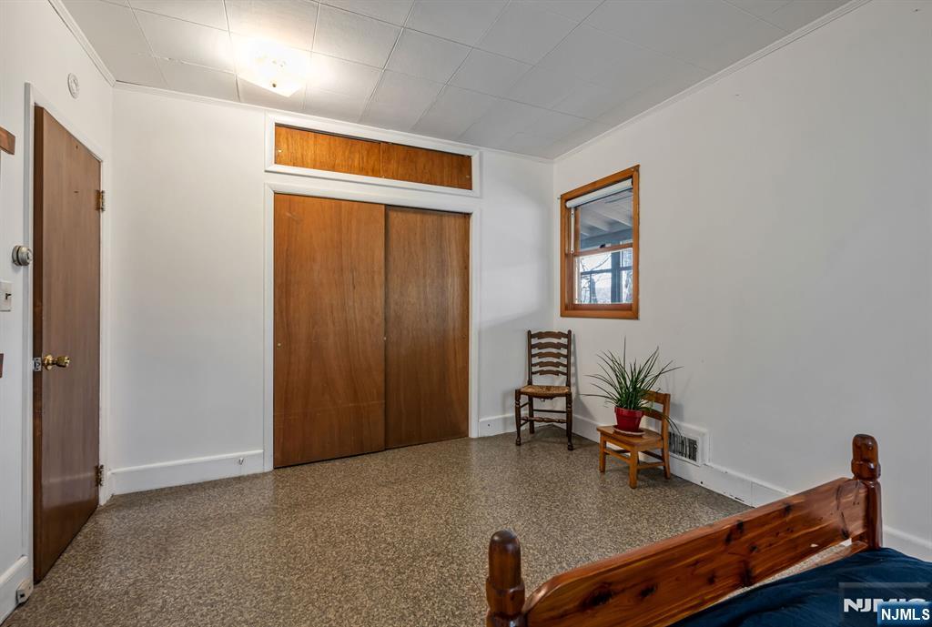 27 Middle Road Bloomingdale, NJ 07420 - Photo 18 of 48