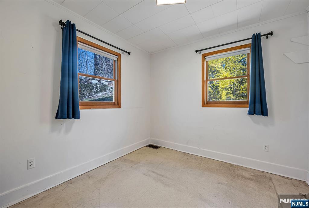 27 Middle Road Bloomingdale, NJ 07420 - Photo 19 of 48