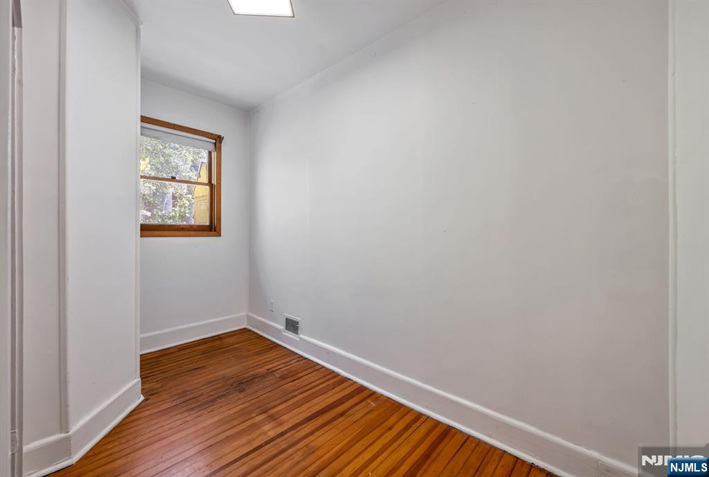 27 Middle Road Bloomingdale, NJ 07420 - Photo 20 of 48