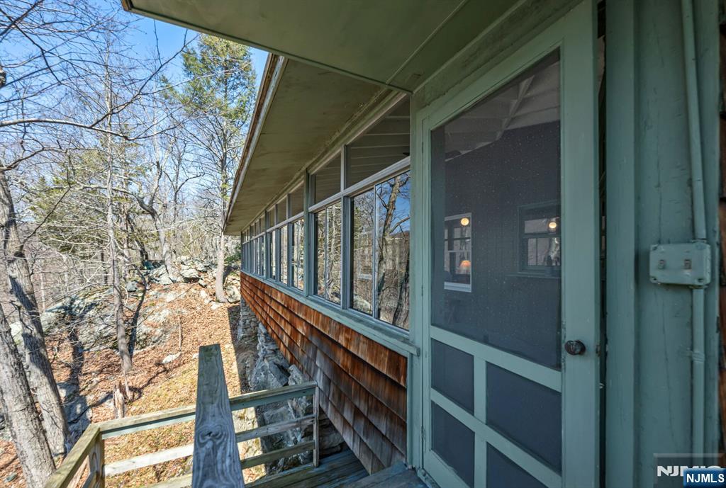 27 Middle Road Bloomingdale, NJ 07420 - Photo 26 of 48