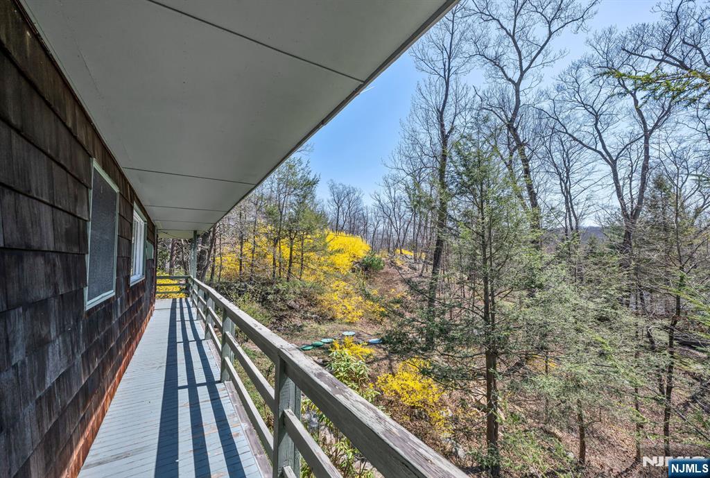 27 Middle Road Bloomingdale, NJ 07420 - Photo 27 of 48