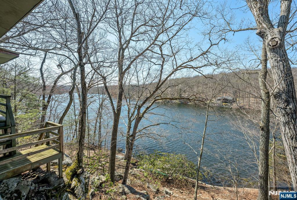 27 Middle Road Bloomingdale, NJ 07420 - Photo 28 of 48