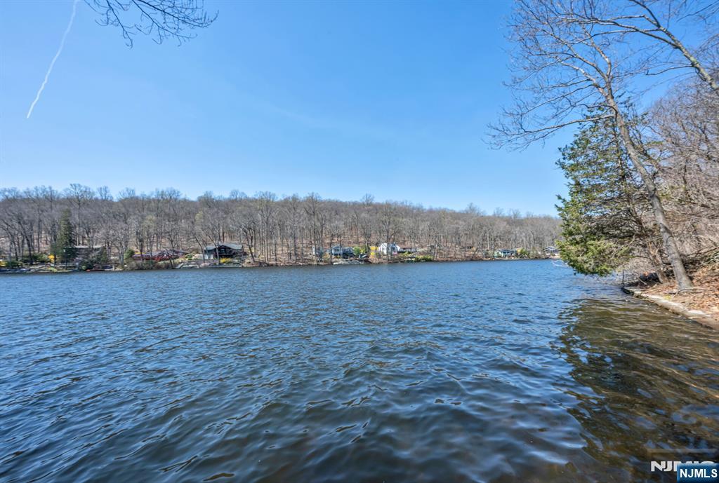 27 Middle Road Bloomingdale, NJ 07420 - Photo 30 of 48