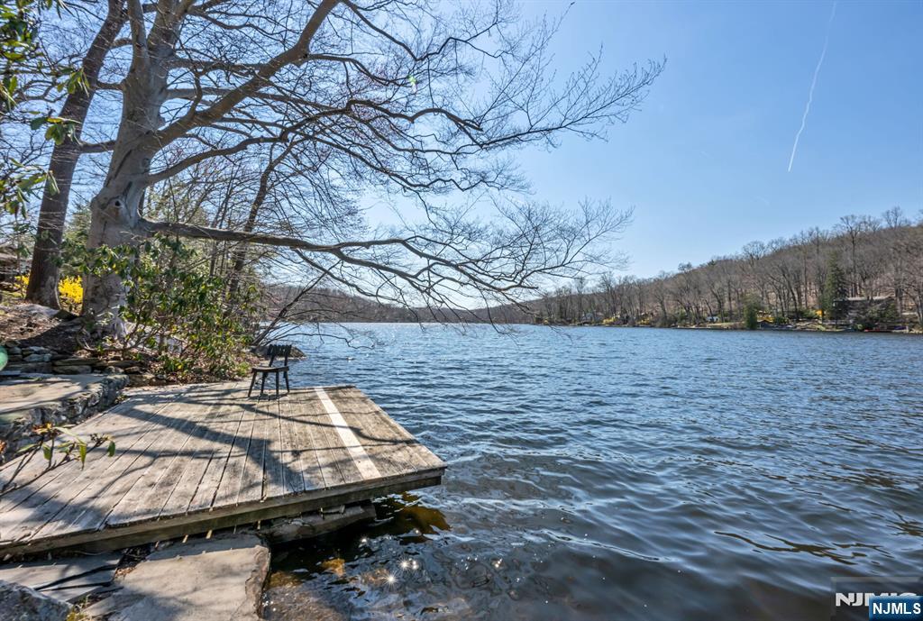 27 Middle Road Bloomingdale, NJ 07420 - Photo 31 of 48