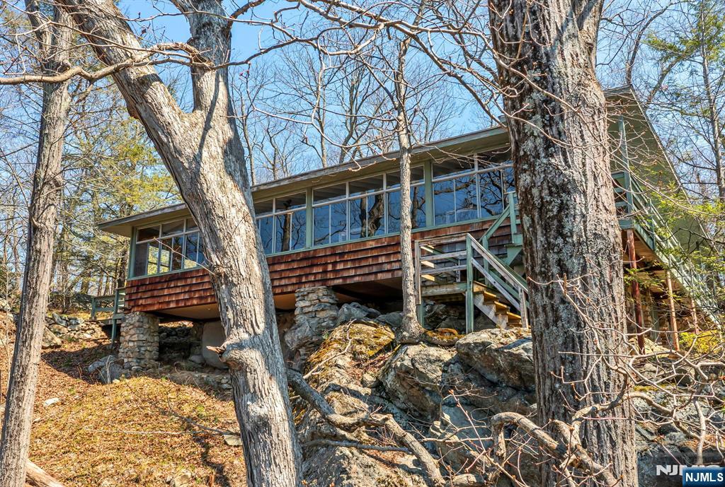 27 Middle Road Bloomingdale, NJ 07420 - Photo 34 of 48