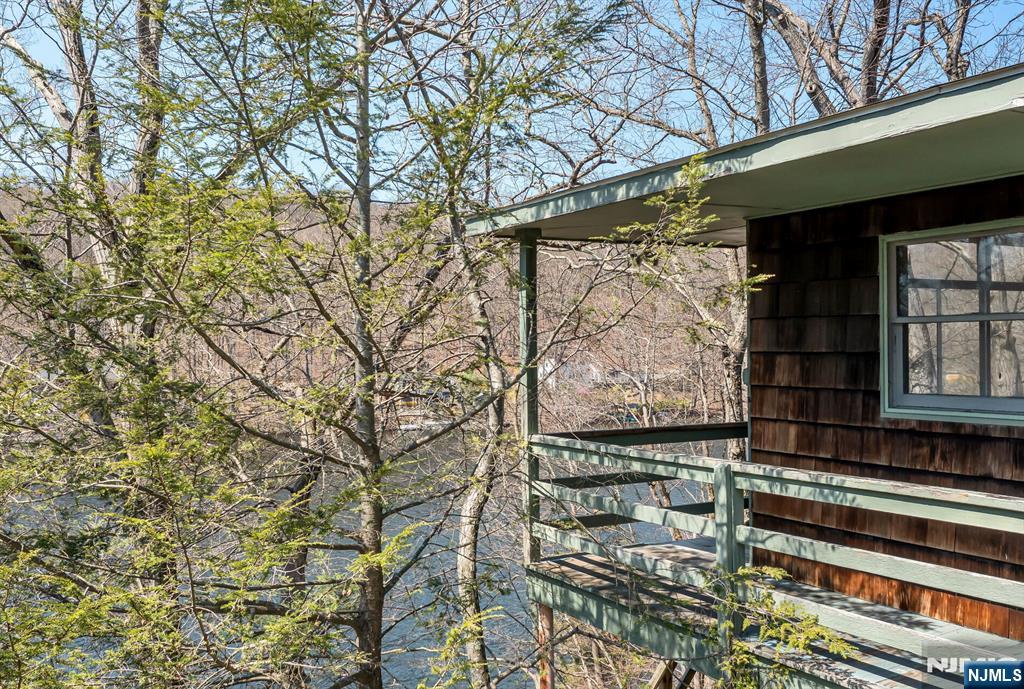 27 Middle Road Bloomingdale, NJ 07420 - Photo 35 of 48