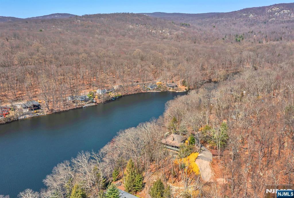 27 Middle Road Bloomingdale, NJ 07420 - Photo 37 of 48