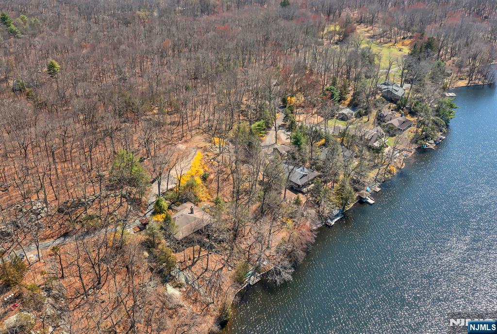 27 Middle Road Bloomingdale, NJ 07420 - Photo 39 of 48