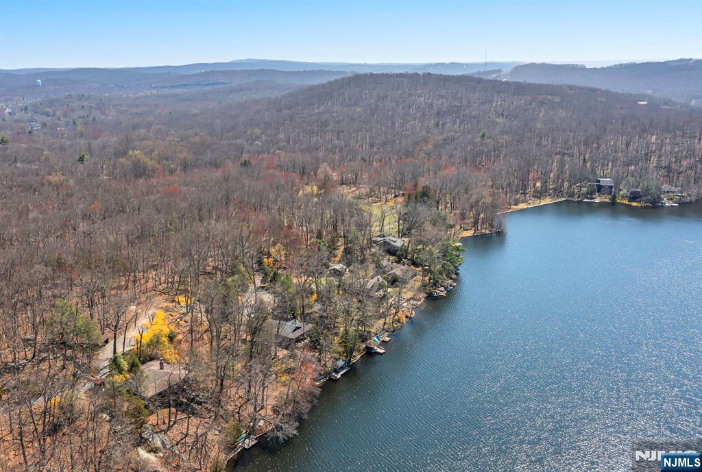 27 Middle Road Bloomingdale, NJ 07420 - Photo 40 of 48