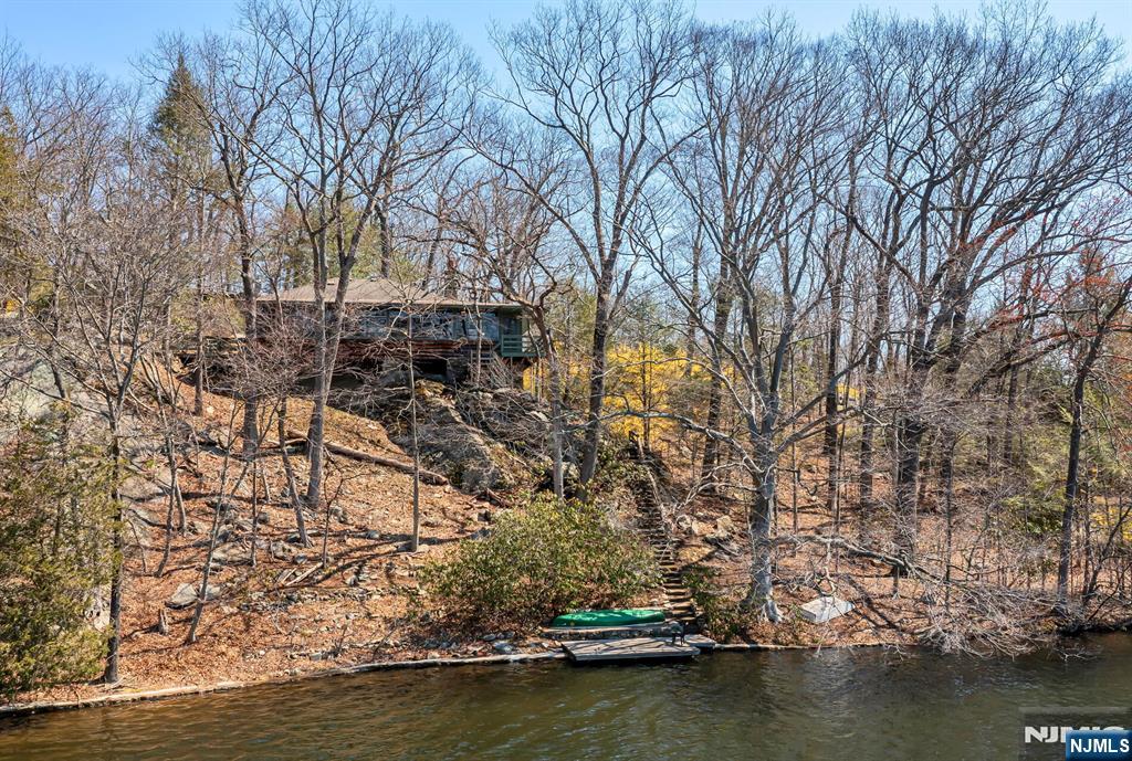 27 Middle Road Bloomingdale, NJ 07420 - Photo 43 of 48