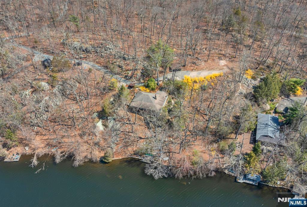 27 Middle Road Bloomingdale, NJ 07420 - Photo 44 of 48