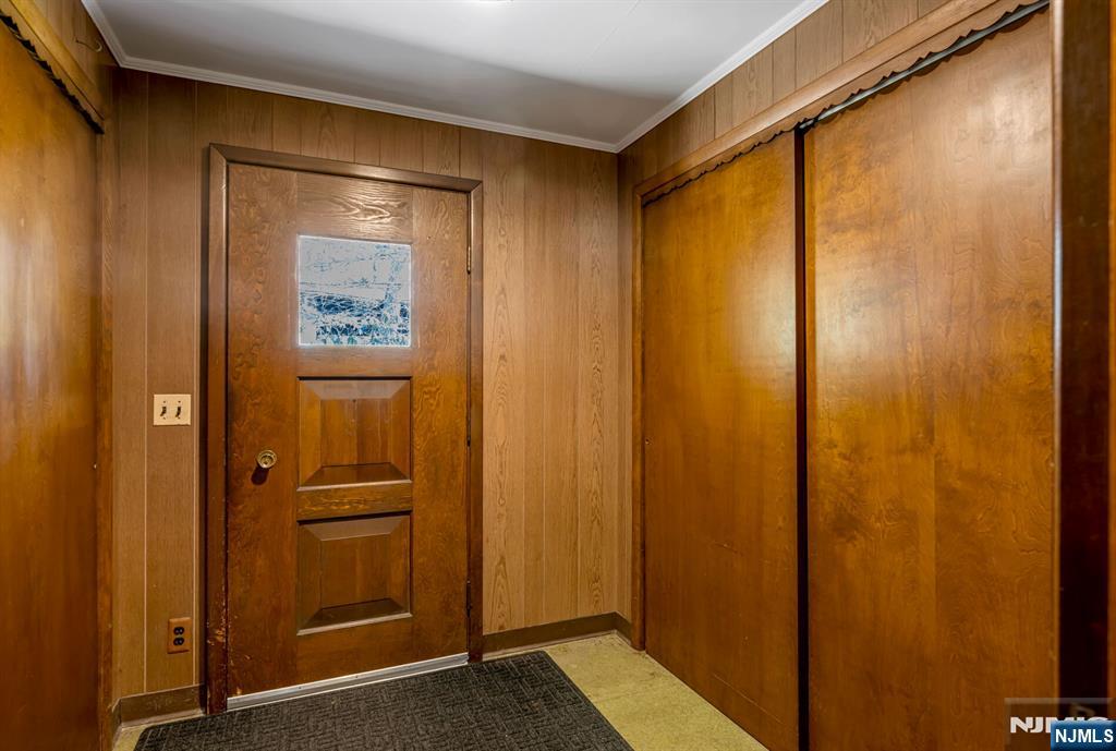 27 Middle Road Bloomingdale, NJ 07420 - Photo 5 of 48