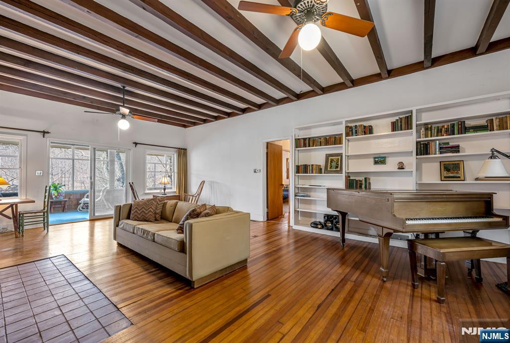 27 Middle Road Bloomingdale, NJ 07420 - Photo 6 of 48