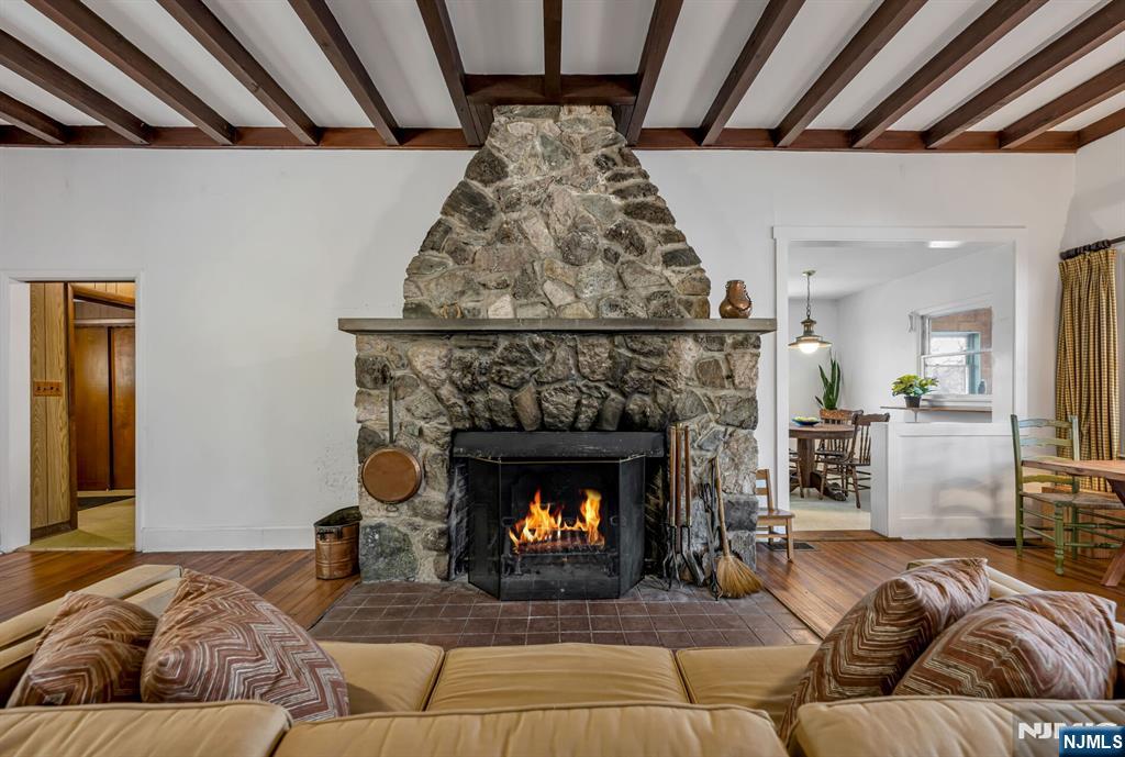 27 Middle Road Bloomingdale, NJ 07420 - Photo 9 of 48