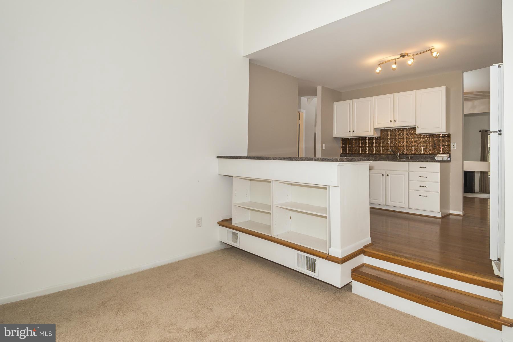5611 Vantage Point Road Columbia, MD 21044 - Photo 5 of 28 Family Room, Sliding Doors to front garden