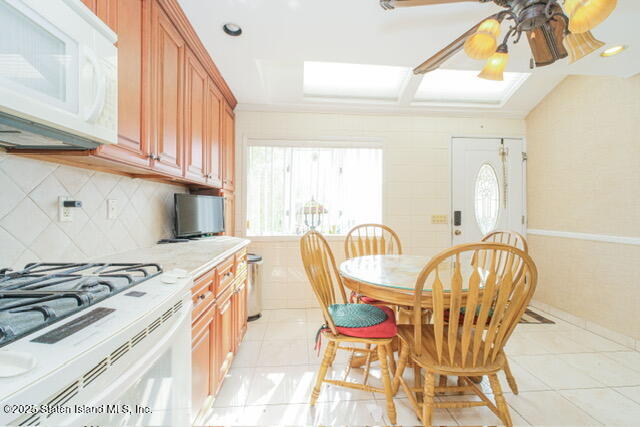 25 Berry Avenue West Staten Island, NY 10312 - Photo 6 of 24 a dining room with furniture and a window