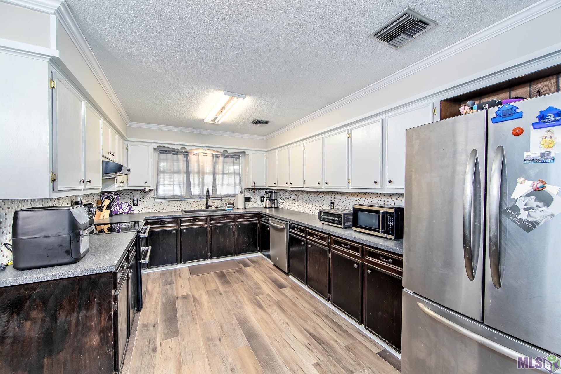213 Hogan Street Berwick, LA 70342 - Photo 2 of 13 Kitchen