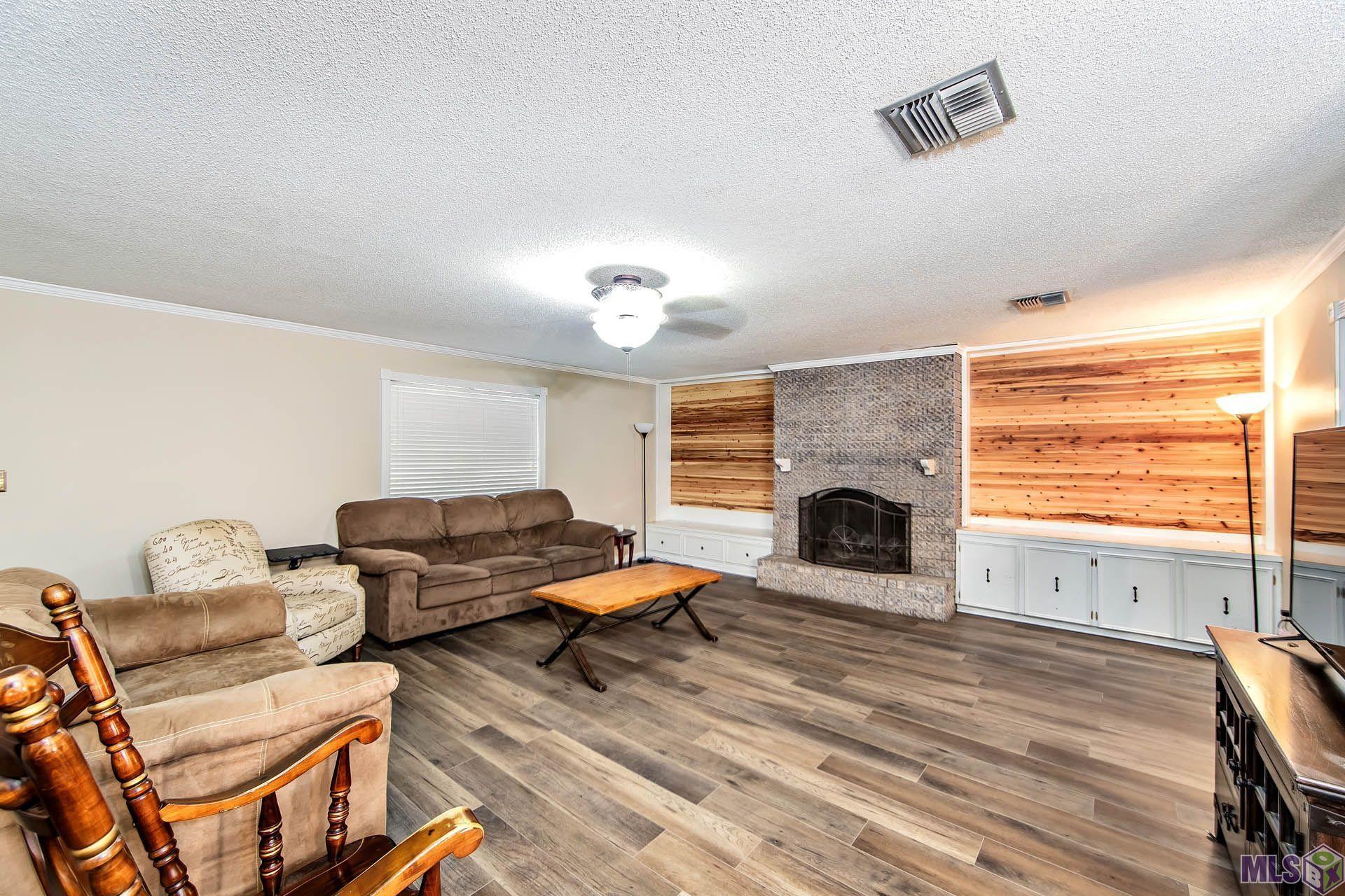 213 Hogan Street Berwick, LA 70342 - Photo 3 of 13 Living room