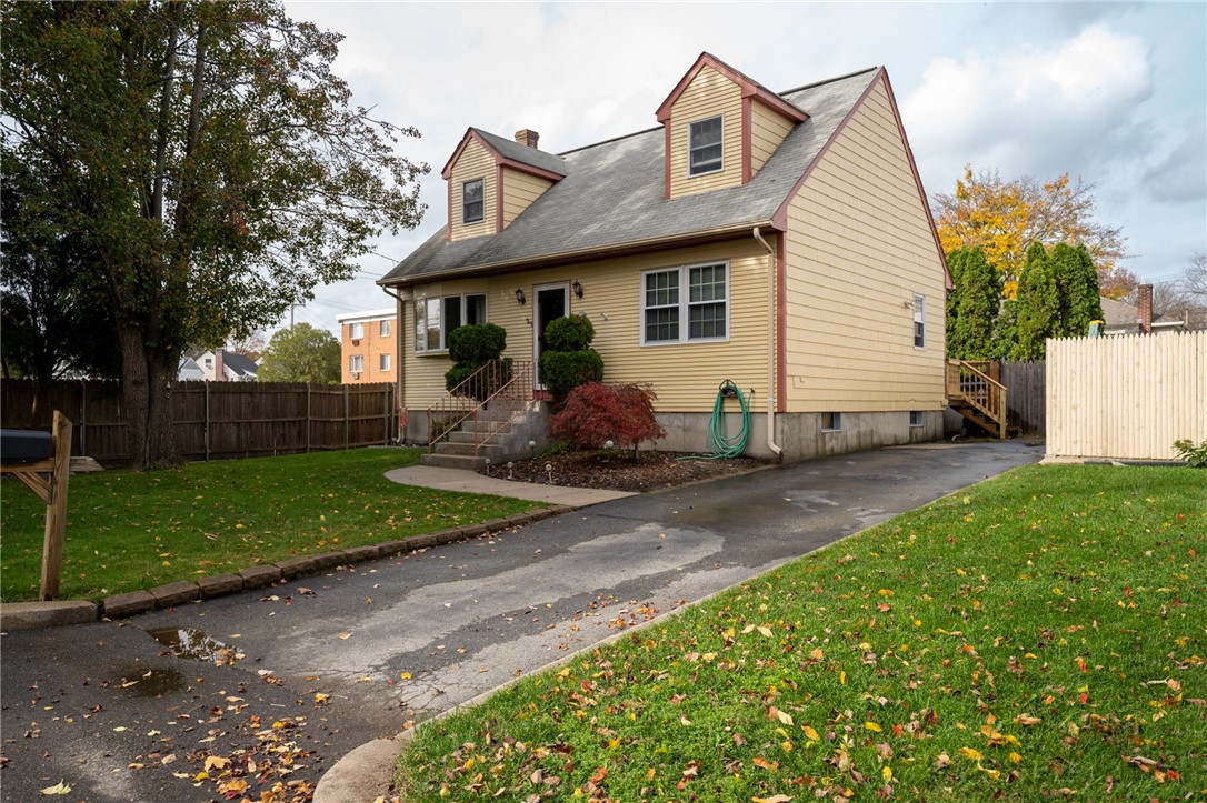 27 Barnsdale Road Cranston, RI 02910 - Photo 2 of 19